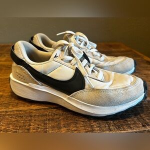 Nike Waffle debut White/Cream and Black Sneakers Women’s Size 9